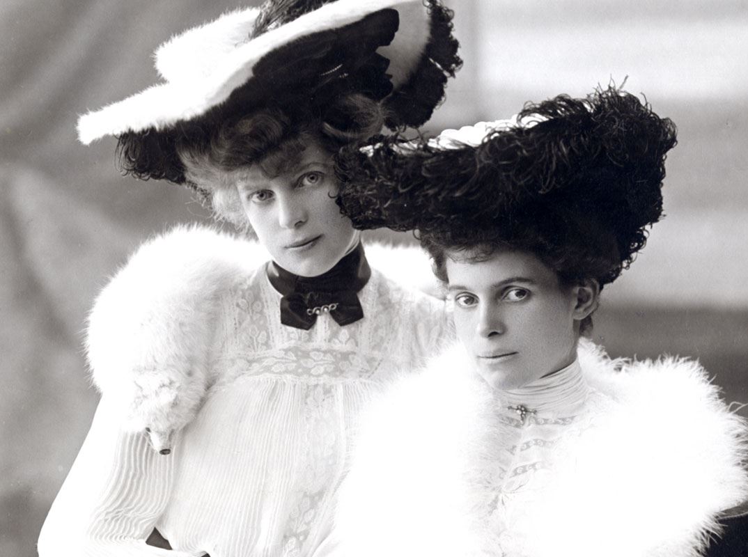 La Comtesse Ottilie (à droite) avec sa sœur Hedwig